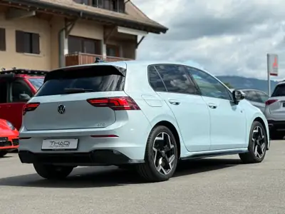 VW Golf 1.5 e-TSI mHEV R-Line — Hybride légère performant, kilométrage réduit — Miniatura 11