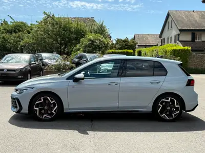 VW Golf 1.5 e-TSI mHEV R-Line — Hybride légère performant, kilométrage réduit — Miniatura 13