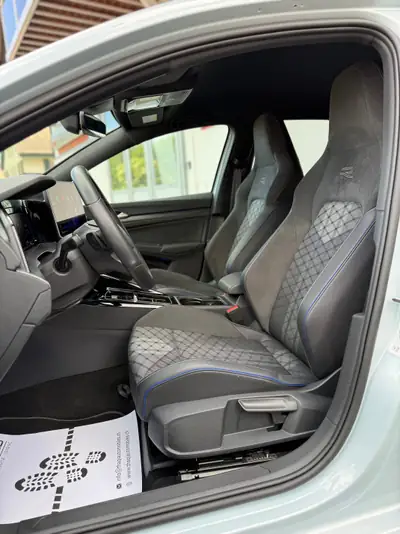 VW Golf 1.5 e-TSI mHEV R-Line — Hybride légère performant, kilométrage réduit — Miniatura 17