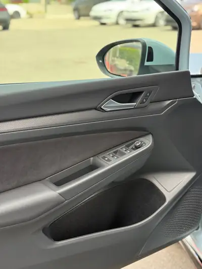 VW Golf 1.5 e-TSI mHEV R-Line — Hybride légère performant, kilométrage réduit — Miniatura 19