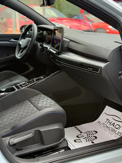VW Golf 1.5 e-TSI mHEV R-Line — Hybride légère performant, kilométrage réduit — Miniatura 25