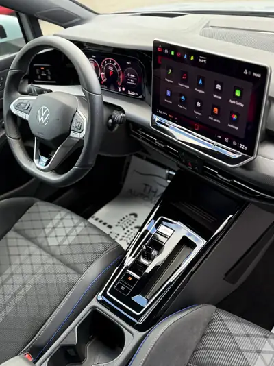 VW Golf 1.5 e-TSI mHEV R-Line — Hybride légère performant, kilométrage réduit — Miniatura 27