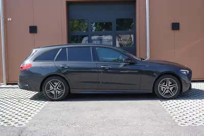 Mercedes-Benz C 300e AMG Line — Hybride rechargeable, 35'990 km, Pack AMG complet — intérieur