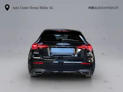 Mercedes-Benz Classe A 200 Night Star AMG Line — Berline compacte hybride, design premium — tableau de bord