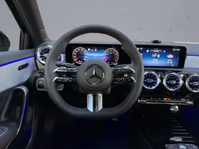 Mercedes-Benz Classe A 200 Night Star AMG Line — Berline compacte hybride, design premium — Miniature 13