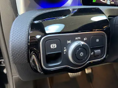 Mercedes-Benz Classe A 200 Night Star AMG Line — Berline compacte hybride, design premium — Miniature 20