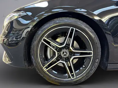Mercedes-Benz Classe A 200 Night Star AMG Line — Berline compacte hybride, design premium — Miniature 22