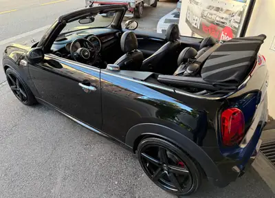 MINI Cabrio Cooper John Cooper Works — Cabriolet sportif, 231 ch, 65'000 km seulement — tableau de bord