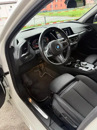 BMW 120 Essence 2023 — Berline dynamique, moteur performant et très faible kilométrage — Detail