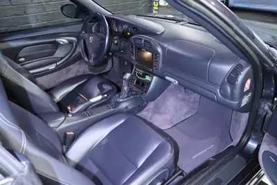 Porsche 911 Turbo Cabrio Manual — Légendaire sportive décapotable, 450 ch, sans accident — Miniatura 18