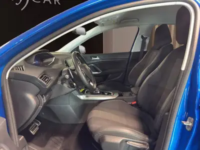 Peugeot 308 1.2 PureTech Allure Pack — Berline compacte automatique, faible consommation — Detail