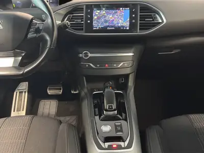 Peugeot 308 1.2 PureTech Allure Pack — Berline compacte automatique, faible consommation — Miniatur 15