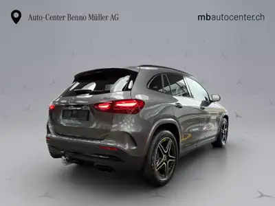 Mercedes-Benz GLA 250 Swiss Star AMG Line 4matic — SUV compact hybride essence, quasi neuf — tableau de bord