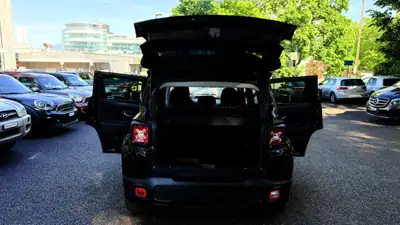 Jeep Renegade 1.4 Turbo Street Edition — SUV urbain dynamique, 92 000 km seulement — Miniature 7