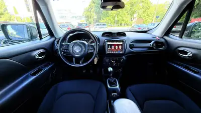 Jeep Renegade 1.4 Turbo Street Edition — SUV urbain dynamique, 92 000 km seulement — Miniature 12