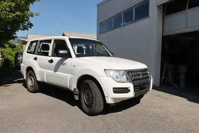 Mitsubishi Pajero 3.2 DID Profi — SUV 7 places robuste, entretien complet récent — Außenansicht