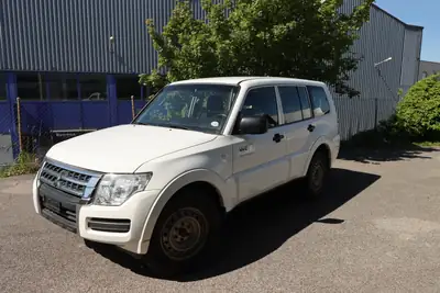 Mitsubishi Pajero 3.2 DID Profi — SUV 7 places robuste, entretien complet récent — Seitenansicht