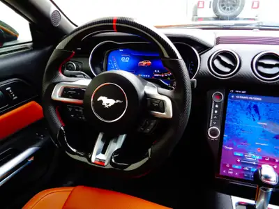 Ford Mustang Fastback 2.3 Mach-1 — Légende américaine, 320 ch, transmission automatique — fianco
