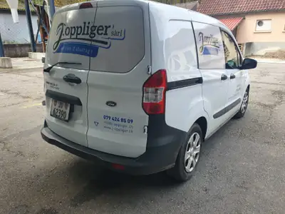 Ford Transit Courier 1.0 EcoBoost Limited — Fourgonnette compacte, 45'000 km, moteur économe — Seitenansicht