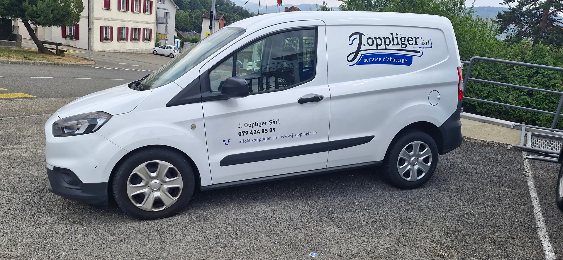 Ford Transit Courier 1.0 EcoBoost Limited — Fourgonnette compacte, 45'000 km, moteur économe — Außenansicht