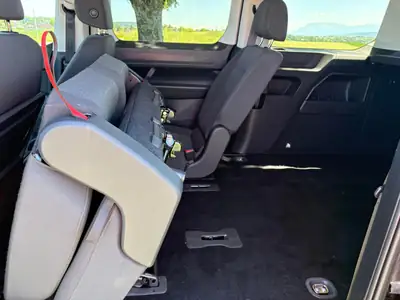 Ford Grand Tourneo Connect 2.0 EcoBlue 102 — Monospace familial spacieux, 75 000 km — vista posteriore