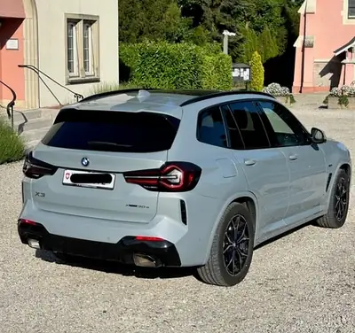 BMW X3 xDrive 30e M Sport Edition — Hybride rechargeable, 71'000 km, sans sinistre — vista posteriore