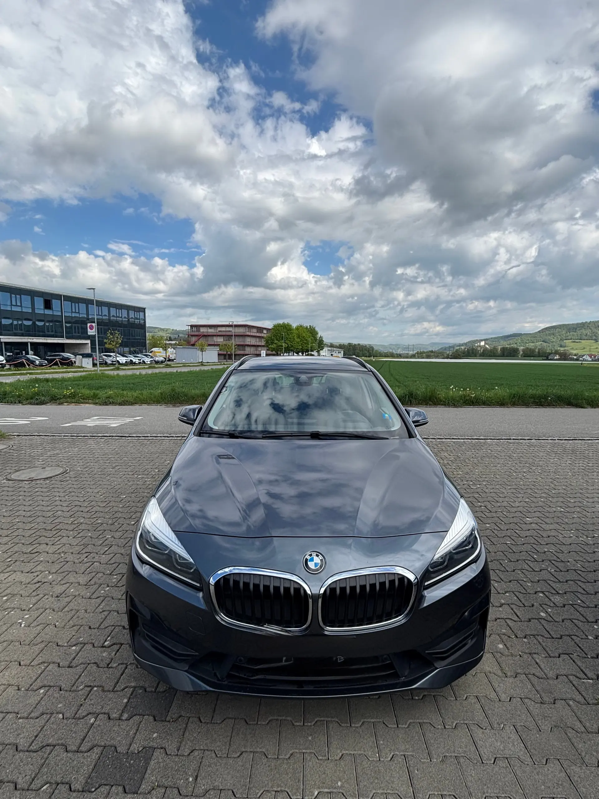BMW 218 Active Tourer xDrive — Monospace diesel efficace, transmission intégrale — vista esterna
