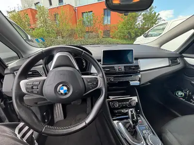 BMW 218 Active Tourer xDrive — Monospace diesel efficace, transmission intégrale — fianco