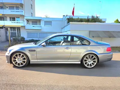BMW M3 E46 SMG II 2003 — Coupé sportif de légende, unfallfrei et impeccablement conservé — vista posteriore