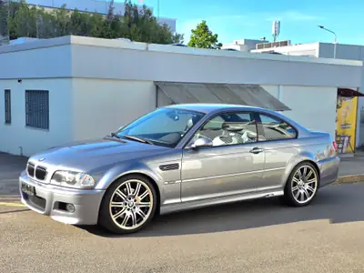BMW M3 E46 SMG II 2003 — Coupé sportif de légende, unfallfrei et impeccablement conservé — fianco