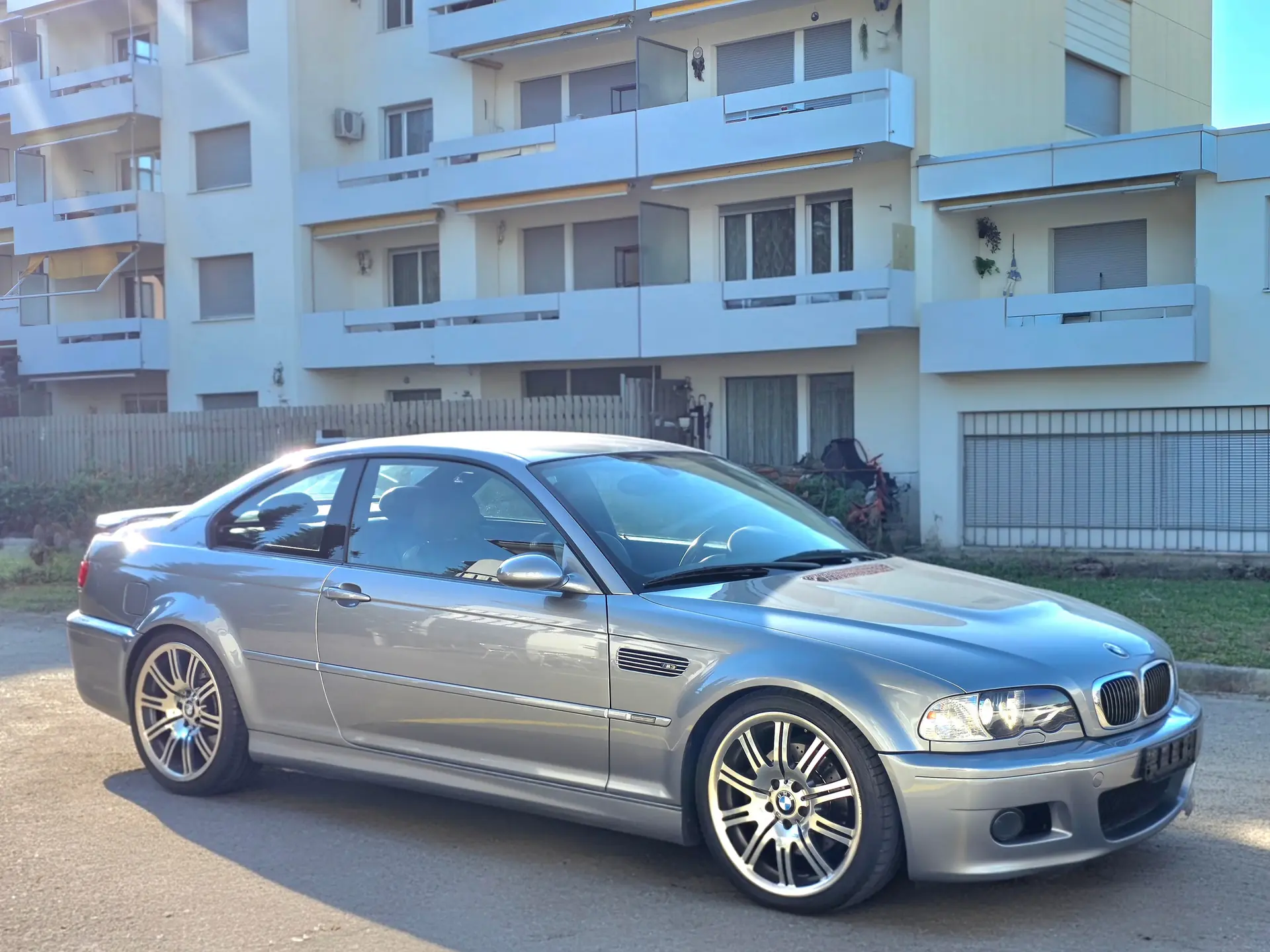 BMW M3 E46 SMG II 2003 — Coupé sportif de légende, unfallfrei et impeccablement conservé — vista esterna