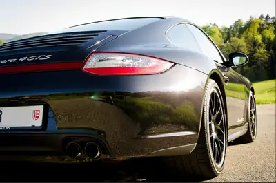 Porsche 911 Carrera 4 GTS — Sportive légendaire, très faible kilométrage — Seitenansicht