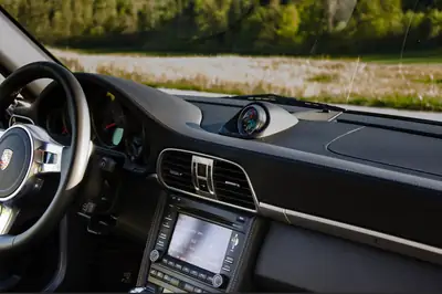 Porsche 911 Carrera 4 GTS — Sportive légendaire, très faible kilométrage — Innenraum