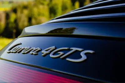 Porsche 911 Carrera 4 GTS — Sportive légendaire, très faible kilométrage — Miniatur 11