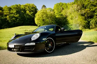 Porsche 911 Carrera 4 GTS — Sportive légendaire, très faible kilométrage — Miniatur 13