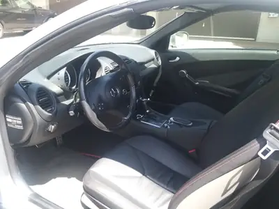 Mercedes-Benz SLK 350 — Cabriolet sportif 305 ch, très bon état, peu kilométré — intérieur