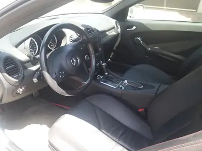 Mercedes-Benz SLK 350 — Cabriolet sportif 305 ch, très bon état, peu kilométré — tableau de bord