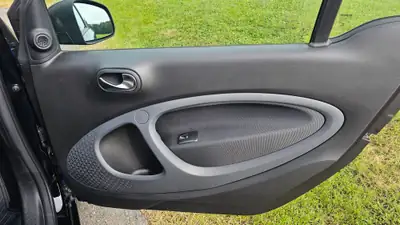Smart Fortwo 0.9 Passion Twinamic — Citadine agile et économe, 56 000 km seulement — Miniature 9