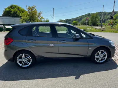 BMW 220 Active Tourer xDrive — Monospace polyvalent diesel, entretien complet récent — vista posteriore