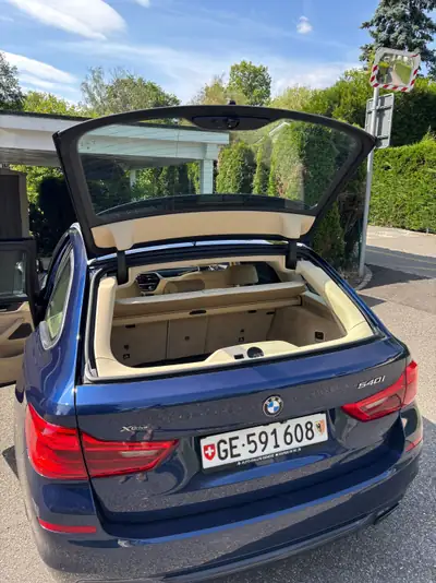BMW 540i xDrive Sport Line — Break premium 340 ch, tires neuves et sans sinistre — Miniatura 7