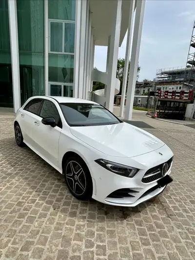 Mercedes-Benz A 250 e AMG Line — Berline hybride rechargeable, 38 500 km seulement — detail