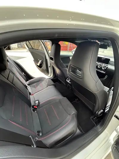 Mercedes-Benz A 250 e AMG Line — Berline hybride rechargeable, 38 500 km seulement — dashboard