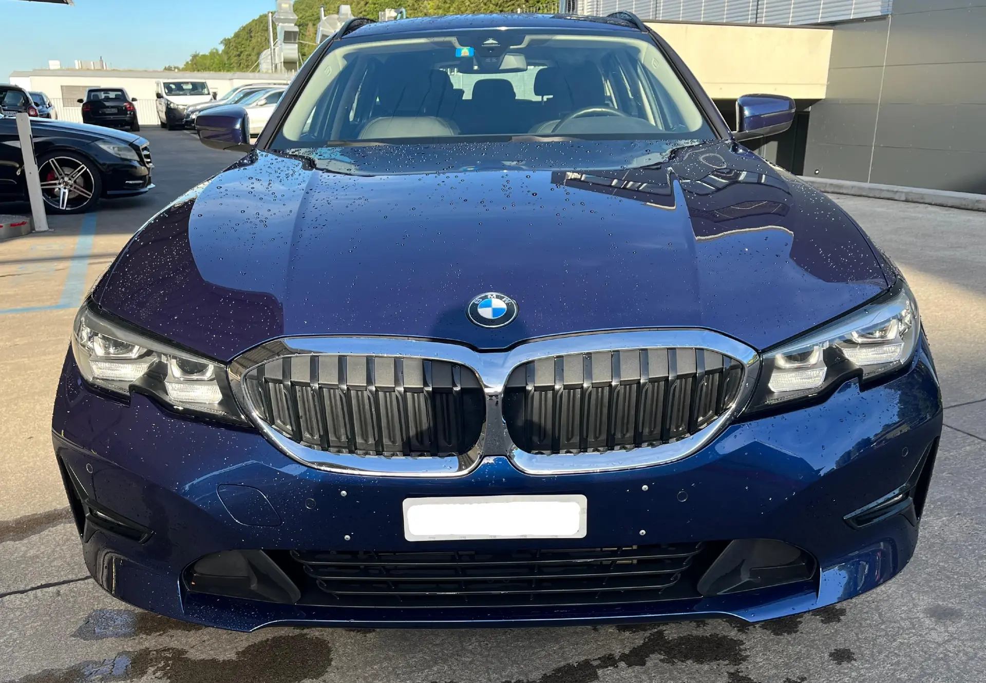 BMW 330d Touring Steptronic Individual — Break diesel performant, kilométrage ultra-faible — vue extérieure