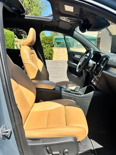 Volvo XC40 1.5 T3 Momentum — SUV compact fiable, 110'000 km, sans accident — cruscotto