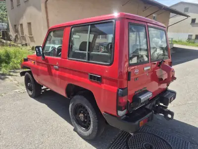 Toyota Land Cruiser 4.2 D HZJ 71 — Légende du tout-terrain, fiabilité inébranlable — côté
