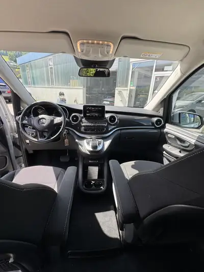 Mercedes-Benz V 250 d BlueTec — Monospace premium 4x4, 6 places confort — cruscotto