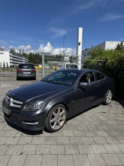 Mercedes-Benz C 250 BlueEF Coupé — Élégance sportive et motorisation efficace — côté