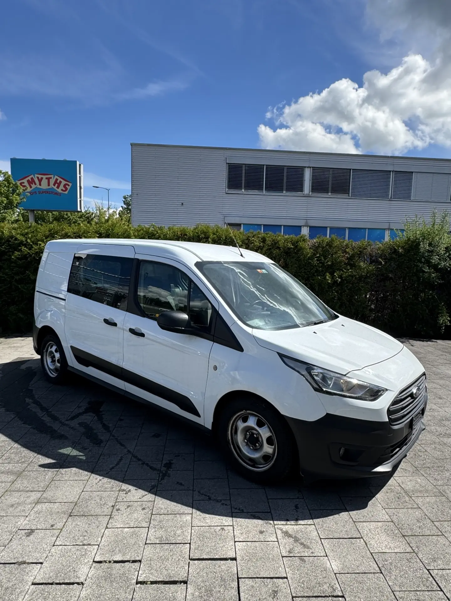 Ford Transit Connect 1.5 EcoBlue 120 — Utilitaire compact fiable, 159 000 km — vue extérieure