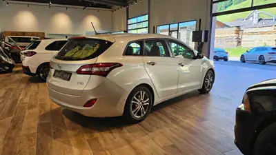 Hyundai i30 Wagon 1.6 CRDi — Monospace diesel robuste, 82'000 km, équipement premium — Miniature 9