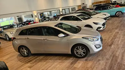Hyundai i30 Wagon 1.6 CRDi — Monospace diesel robuste, 82'000 km, équipement premium — Miniature 8